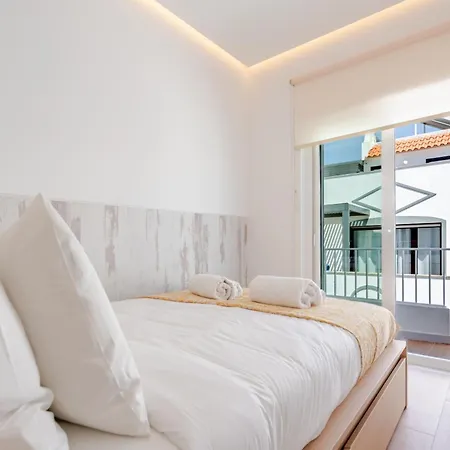 Апартаменти Sandora Breeze By Seareen