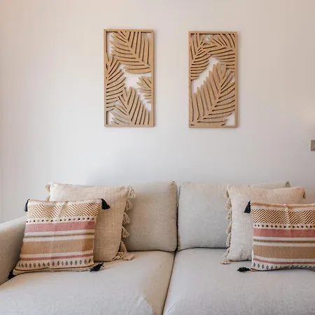 Sandora Breeze - Calm Near & Old Town *